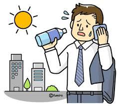 屋外で水分補給をする人